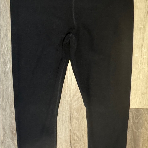 Vuori Womens’ Black Leggings - Picture 4 of 8
